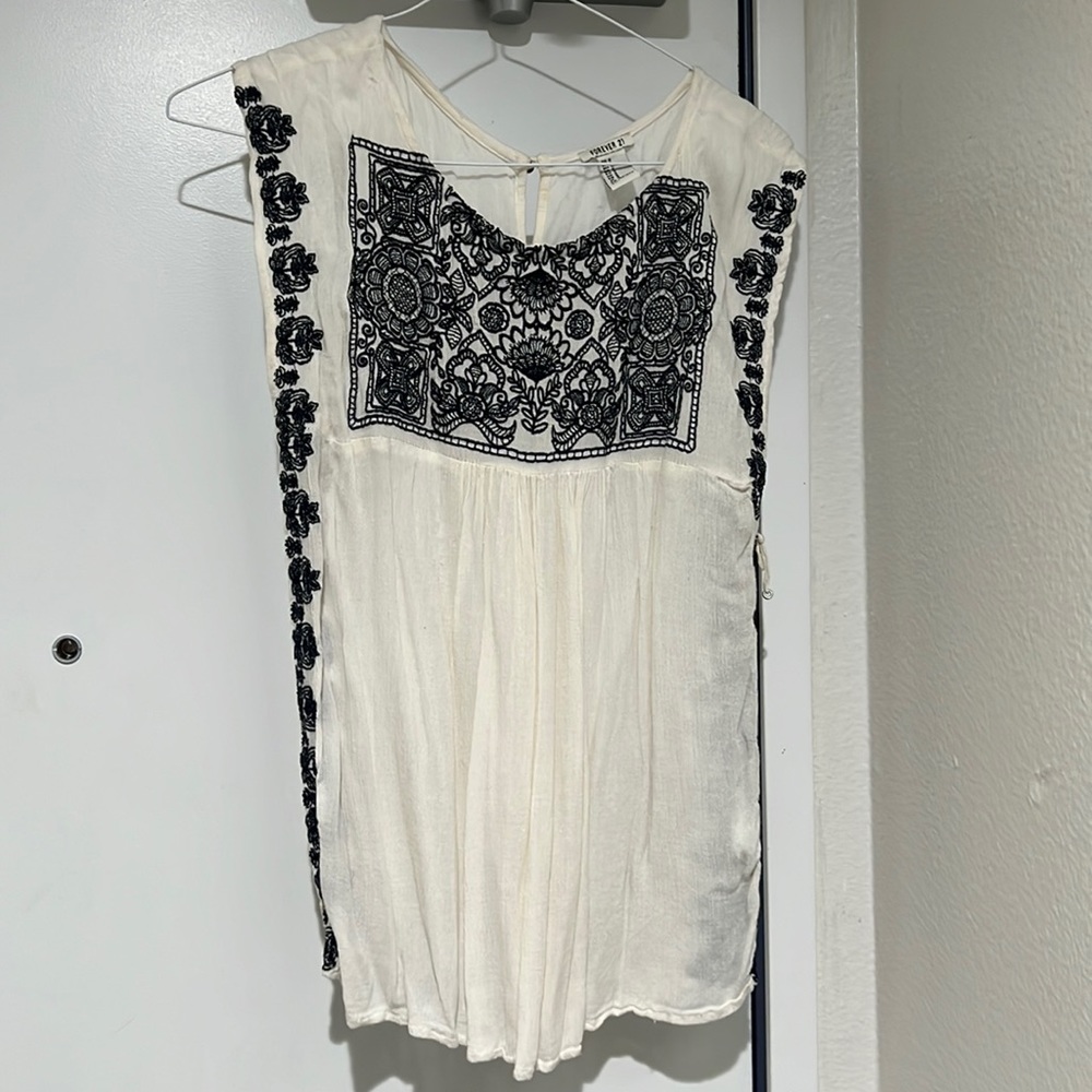 Sweetheart embroidered blouse